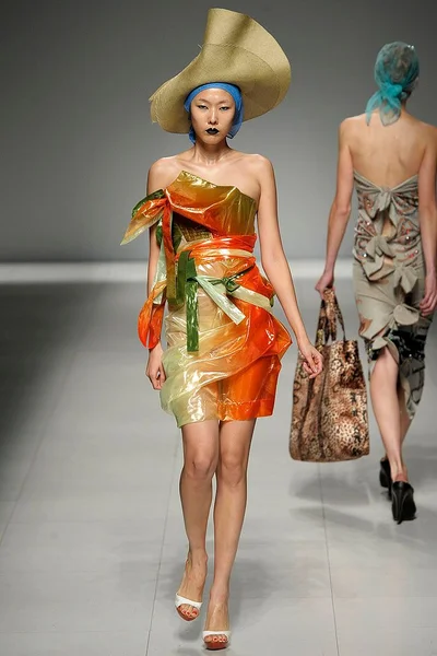 Look 28